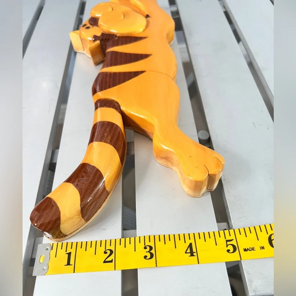 Wooden Cat Wall Decor, Brown and Yellow, handmade & painted - Picture 4 of 4